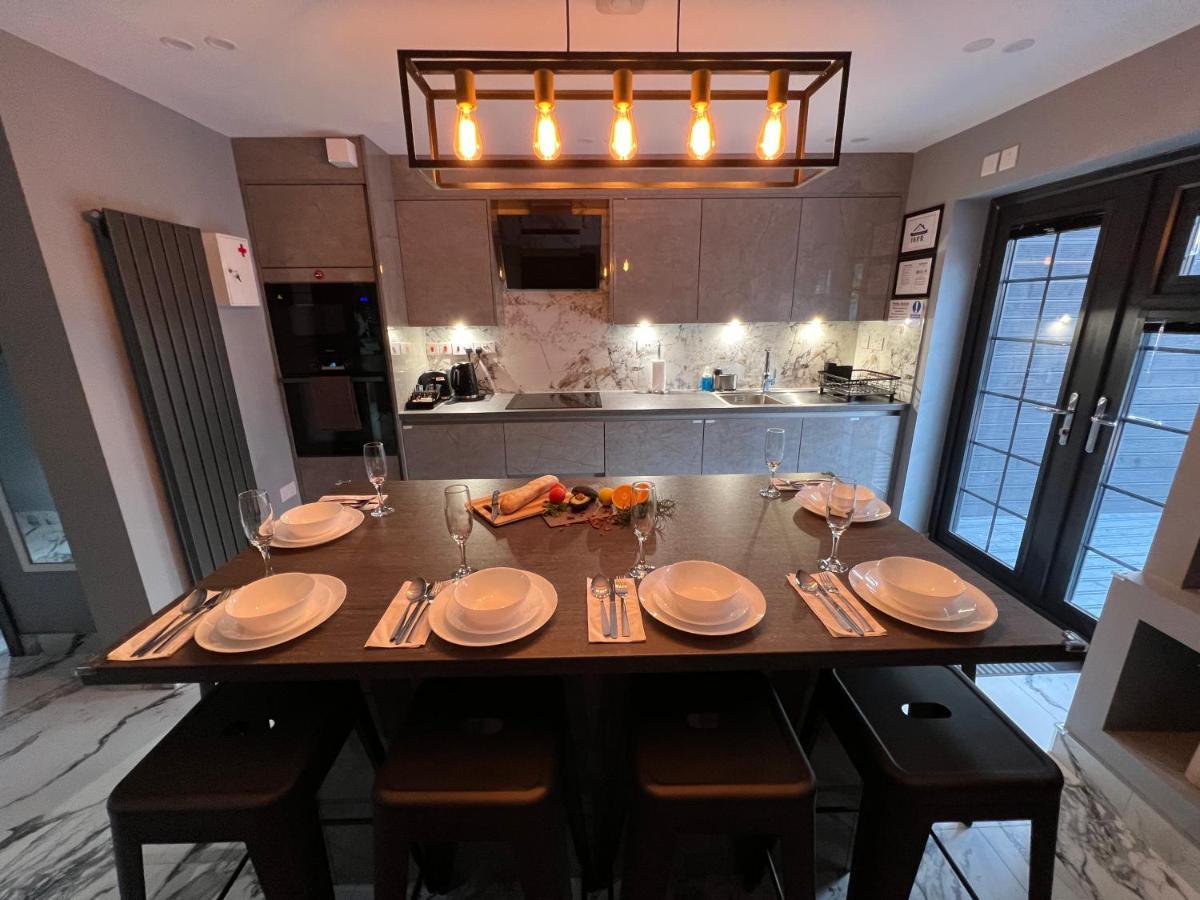 Urban Escape *4 Bedroom House* With Free Parking Μπέρμιγχαμ Εξωτερικό φωτογραφία
